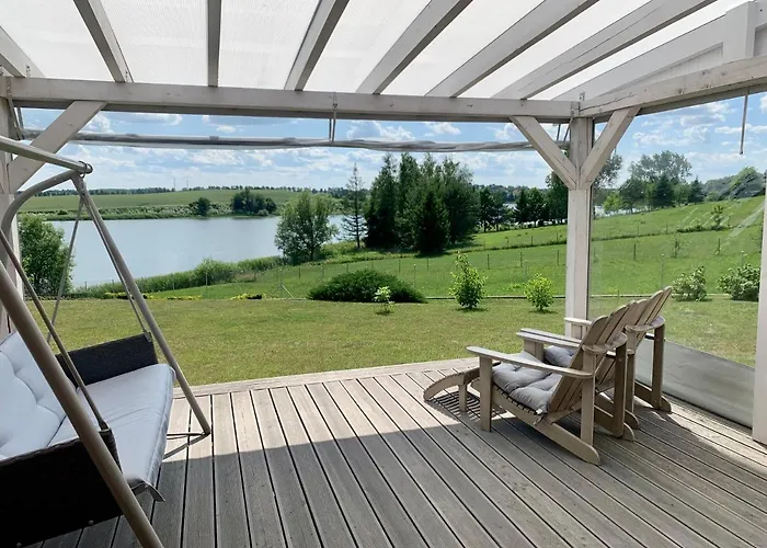 Dom Nad Jeziorem Lägenhet Jeziorany